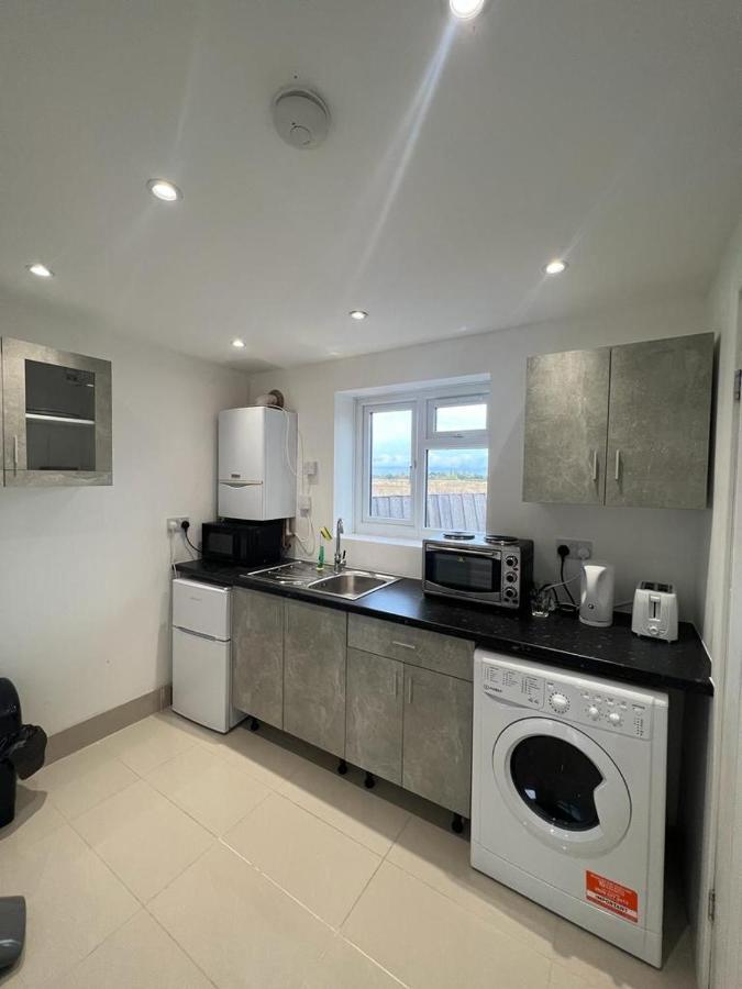 Large Studio Flat B Near Heathrow هيثرو المظهر الخارجي الصورة