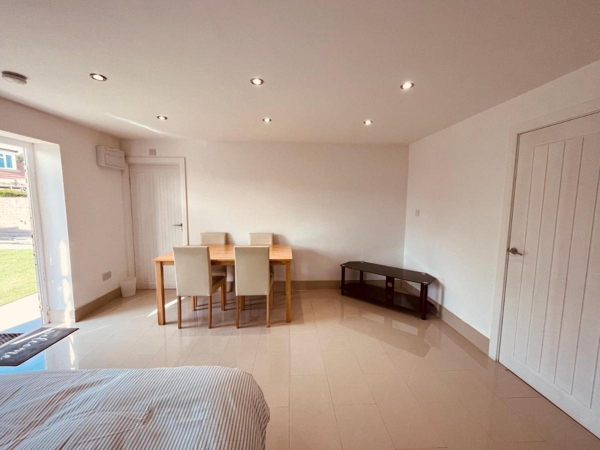 Large Studio Flat B Near Heathrow هيثرو المظهر الخارجي الصورة